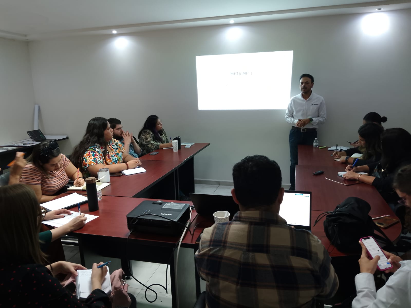 Coordinamos mesas de trabajos para dar seguimiento a la creación de Grupos Municipales de Prevención de Embarazo Adolescente